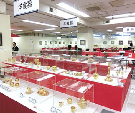 主办单位经常在日本全国不同的百货公司办展，图为以往「大黄金展」会场格局。