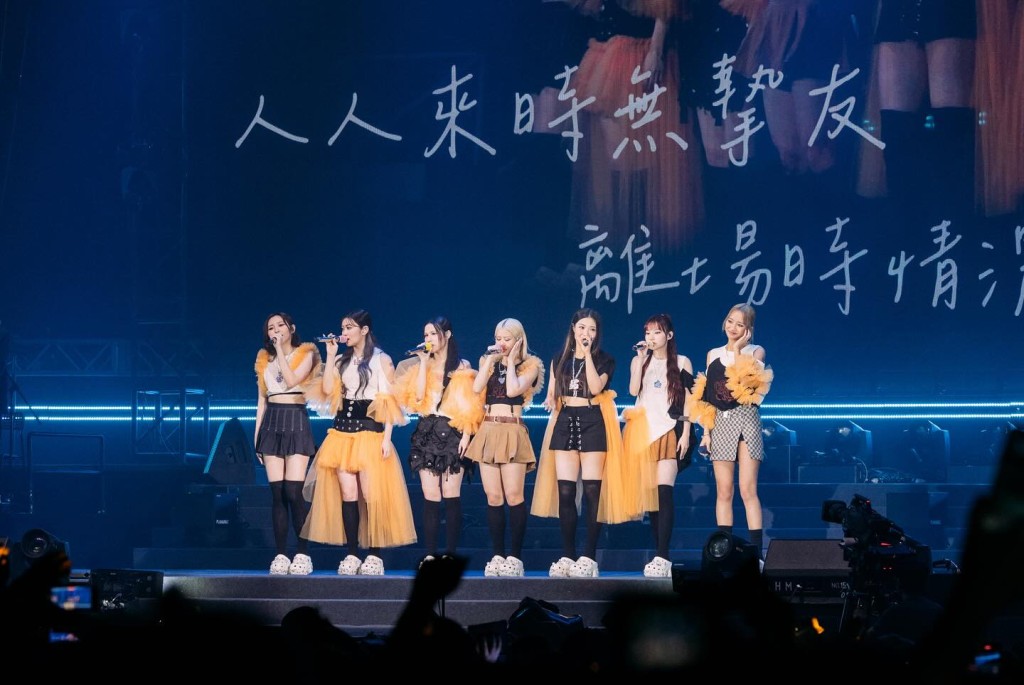 香港乐坛近年流行男团及女团，其中MIRROR在男子组合中人气最高，至于女子组方面则有多队分一杯羹如COLLAR。