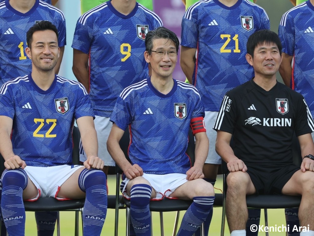 貴為日本隊五朝元老的西芳照（圖中），影大合照時與教練同坐Ｃ位。