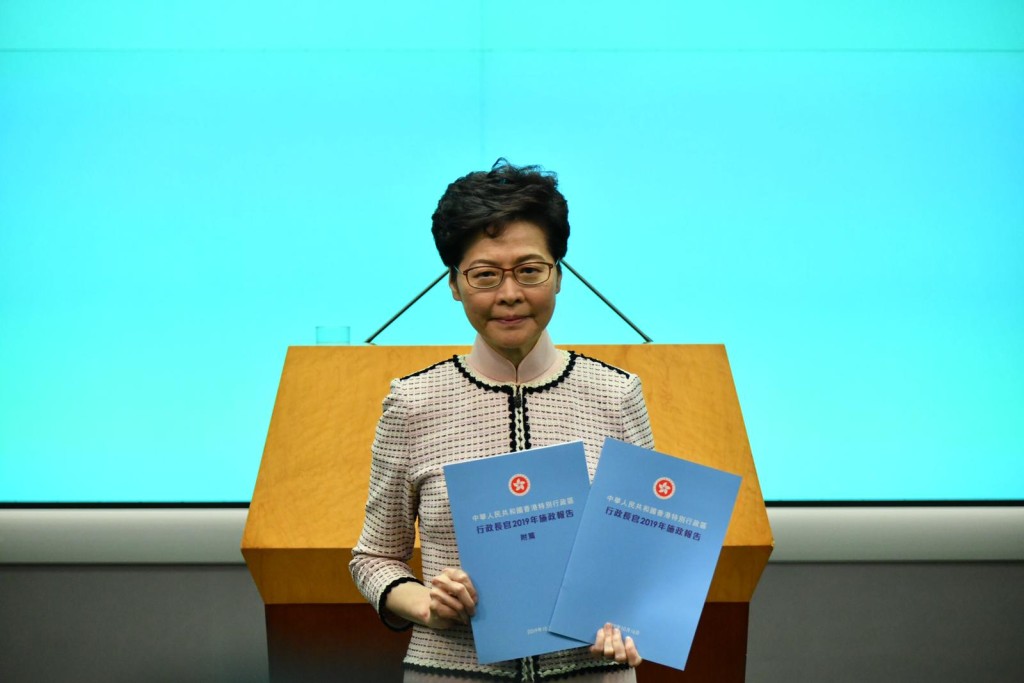 林鄭月娥指,今次報告很多新推出措施都擺脫傳統官方新思維。