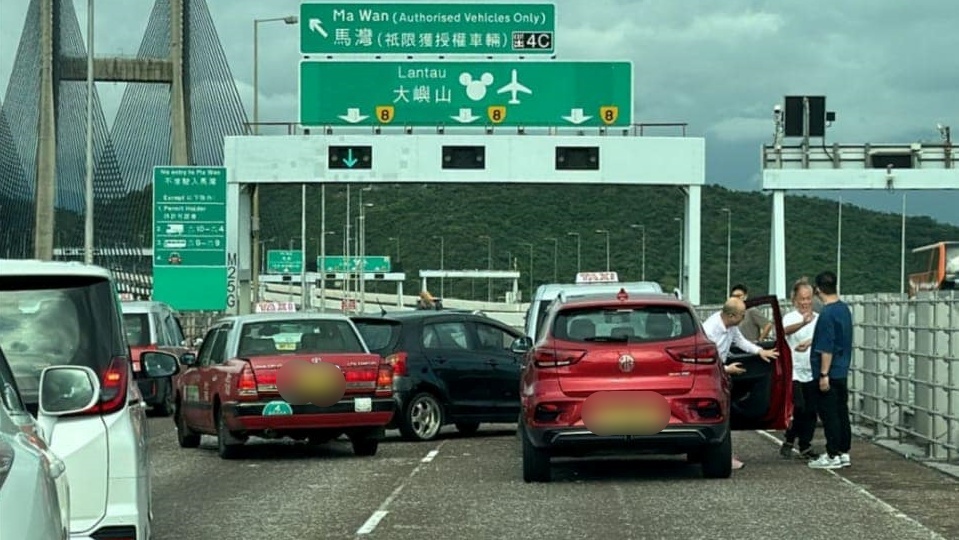 涉事車輛停路中。網上圖片