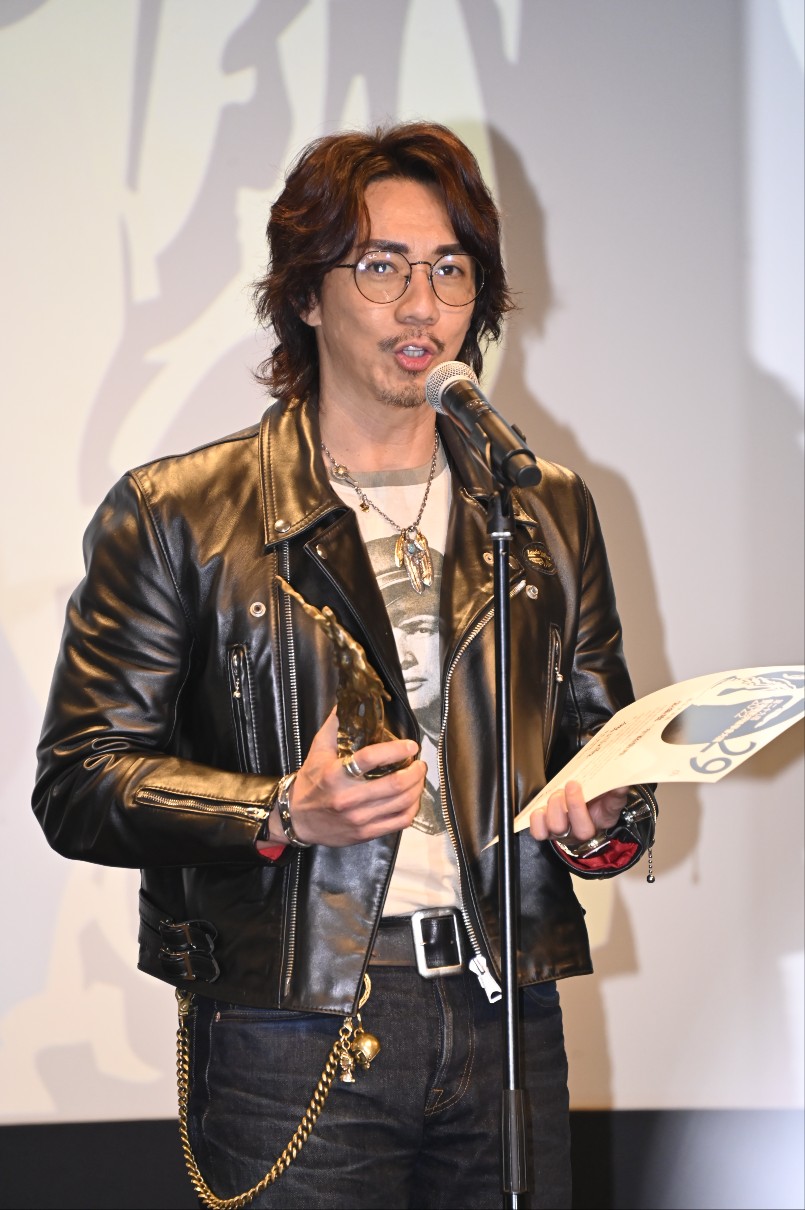 张继聪凭《窄路微尘》获《第29届香港电影评论学会大奖颁奖礼》「最佳男演员」。