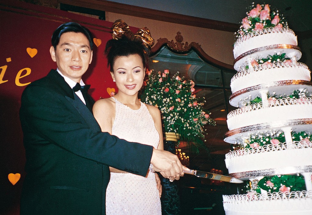 李美凤于1996年台湾富商郑翔中结婚。
