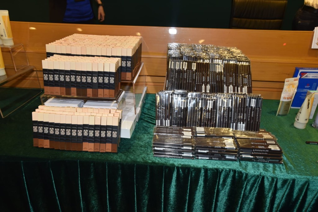 海關檢獲一萬多件懷疑冒牌化妝品及護膚品