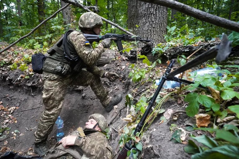 泽连斯基指俄国仍在侵占乌克兰领土，便不能回应停火呼吁。美联社