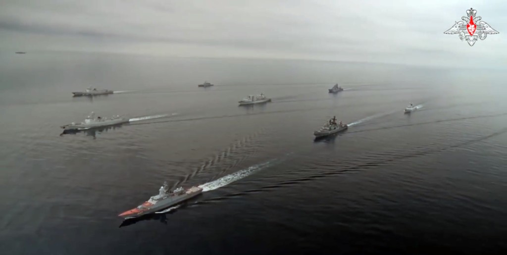 俄罗斯国防部公布的中俄联合舰队图。