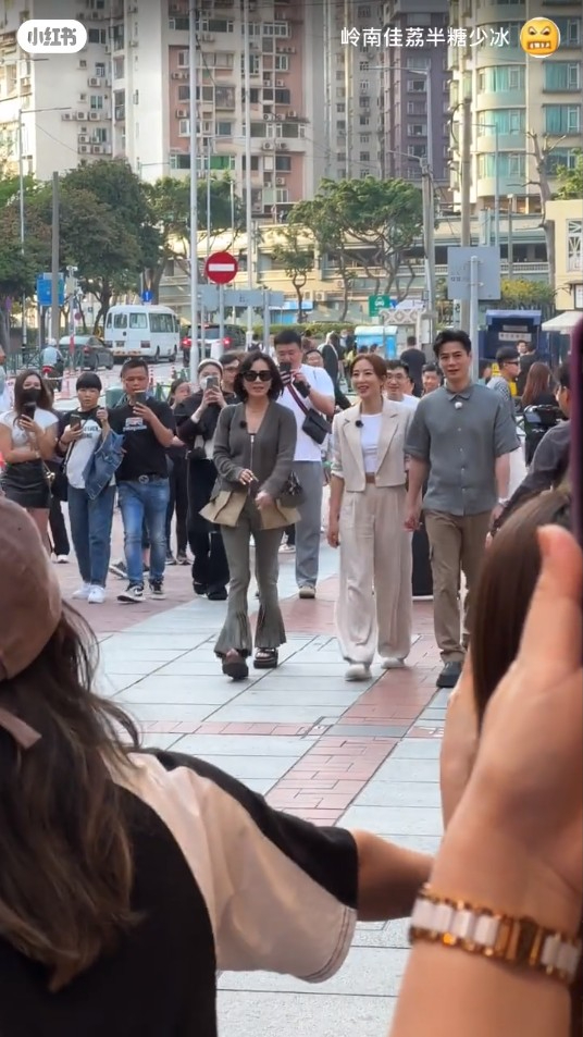 日前劉嘉玲與羅子溢夫婦、陳豪陳茵媺在澳門拍攝。