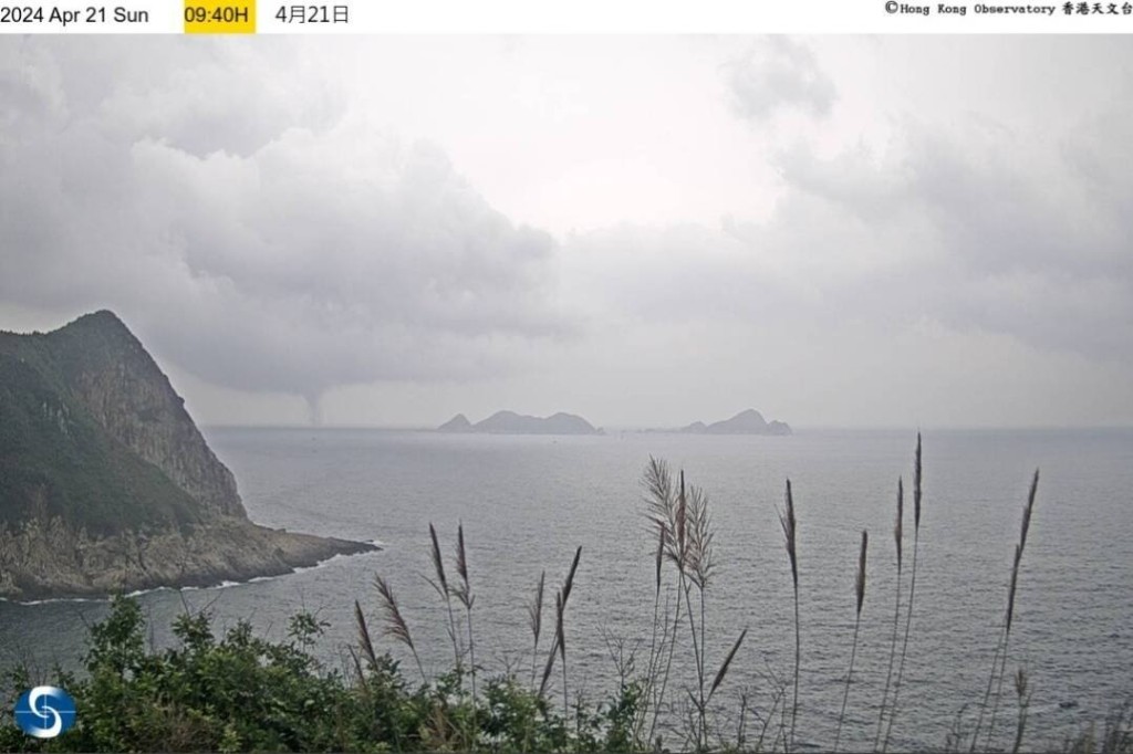 在上午9時30分左右，清水灣有水龍捲報告。（天文台影像）