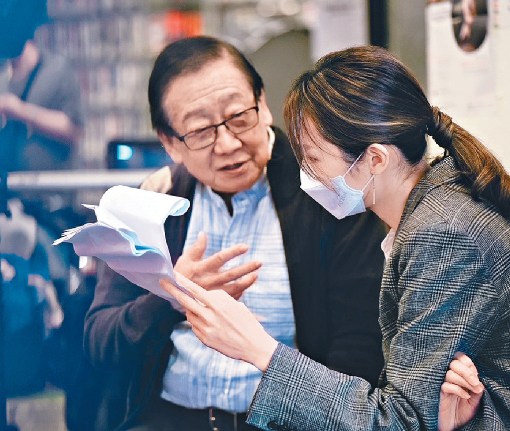 ■Ali與張同祖合演父女，她坦言在祖哥身上學到好多嘢。