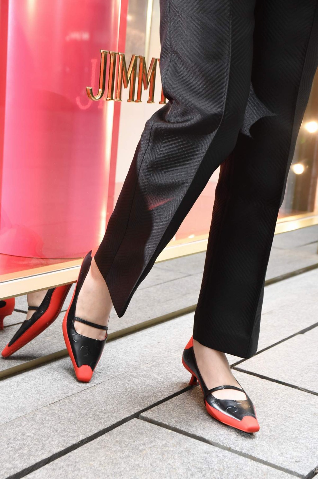 Jimmy Choo x Marine Serre春夏特別系列紅拼黑色Mary Jane Shoes/$6,650。