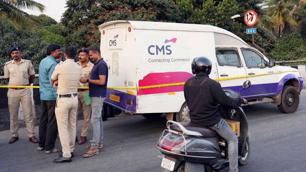 印度警方正調查運鈔車遇劫案。X@THBengaluru