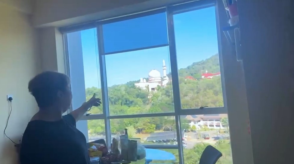肥媽豪宅外望到超靚寺廟。 肥媽豪宅外望到超靚寺廟。