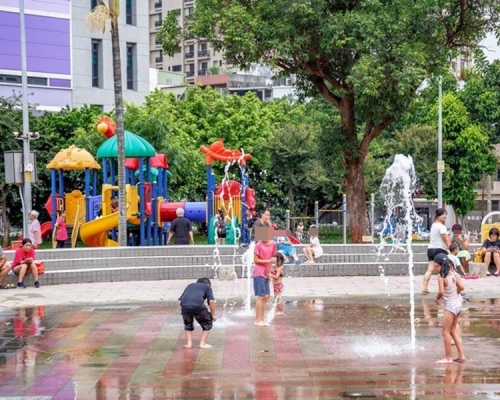 不少公园设有音乐喷泉。网上图片