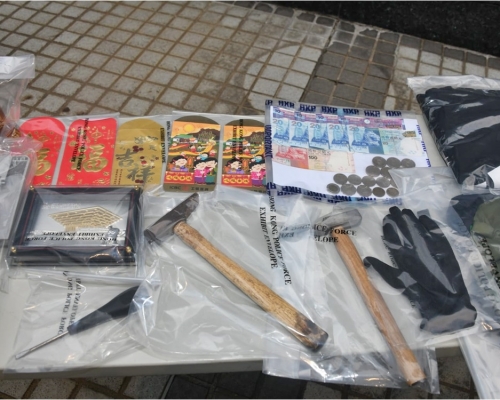 一名50歲男子涉嫌與12宗爆竊有關，昨日被捕。徐裕民攝