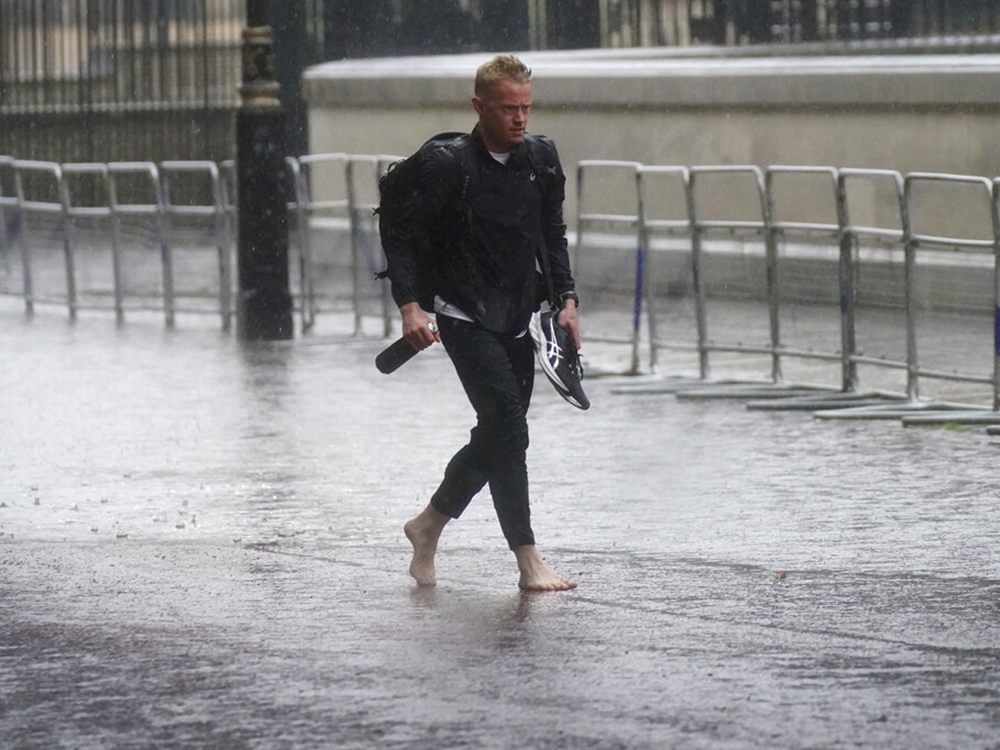 氣象部門向倫敦及周邊地區發出黃色雷暴警告。AP相片