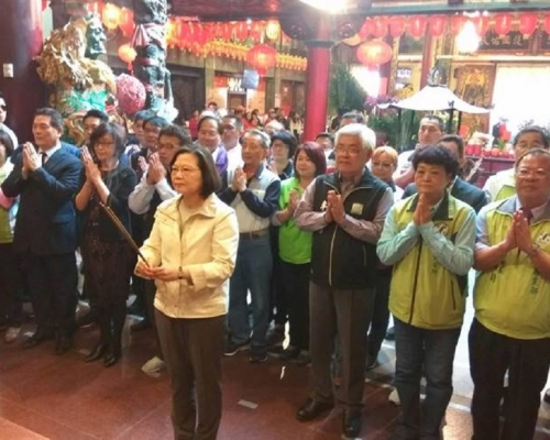 蔡英文到雲林縣西螺福興宮向太平媽祖上香。網上圖片
