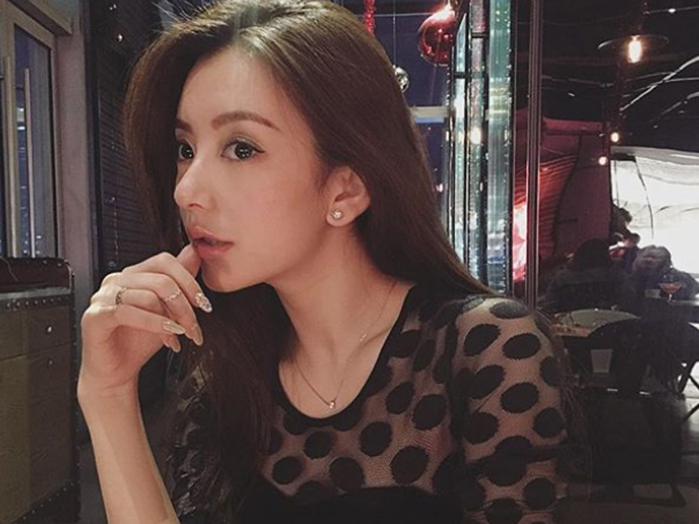 今天是方媛与城城的结婚周年纪念日。