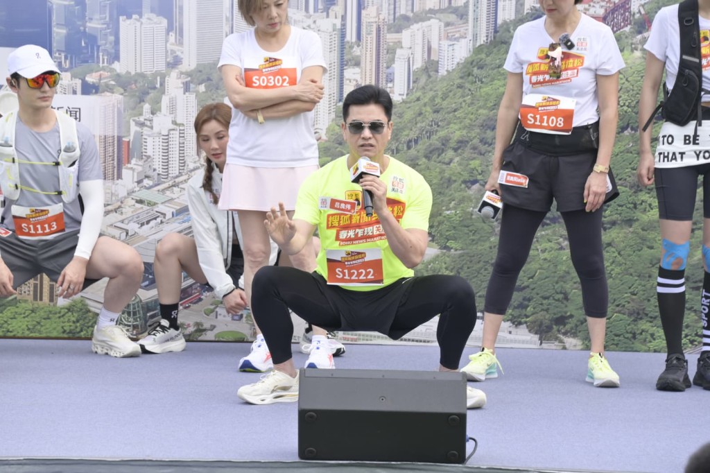 呂良偉教做運動。 呂良偉教做運動。