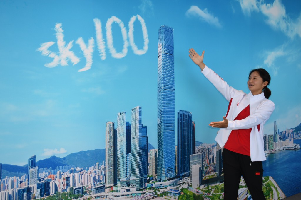 WSBC五人制棒球世界杯，各队在决赛日早上前往天际SKY100香港观景台参观。吴家祺摄