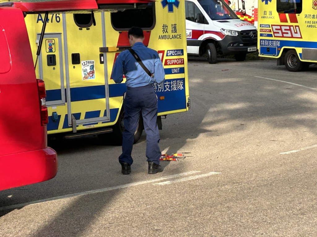 消防出動無人機快速獲取火場全局的空中視角。曾志恒攝