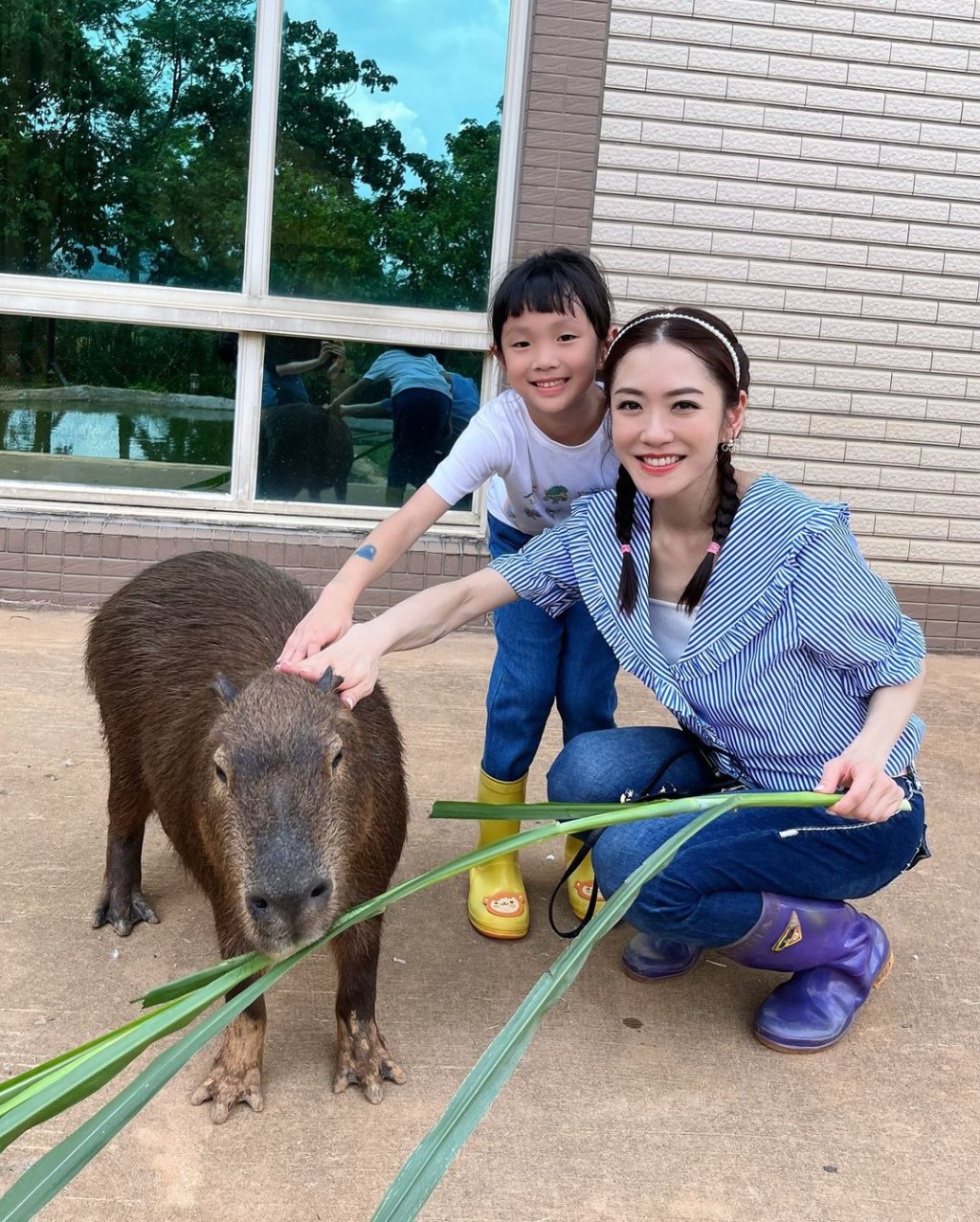 楊千霈有女萬事足。