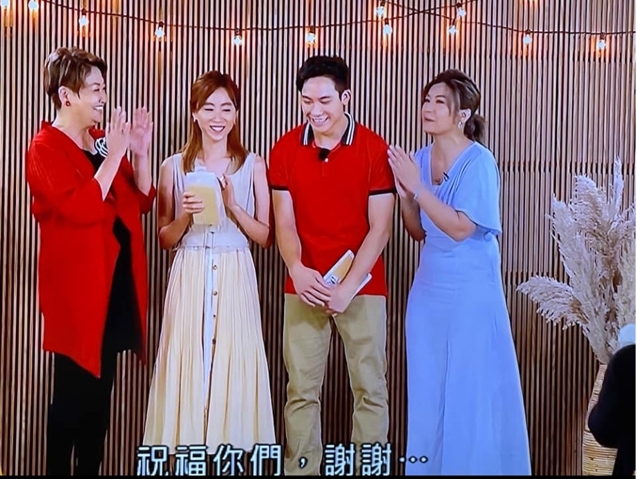 冰姐（左一）見乖女情歸Ringo，十分開心。