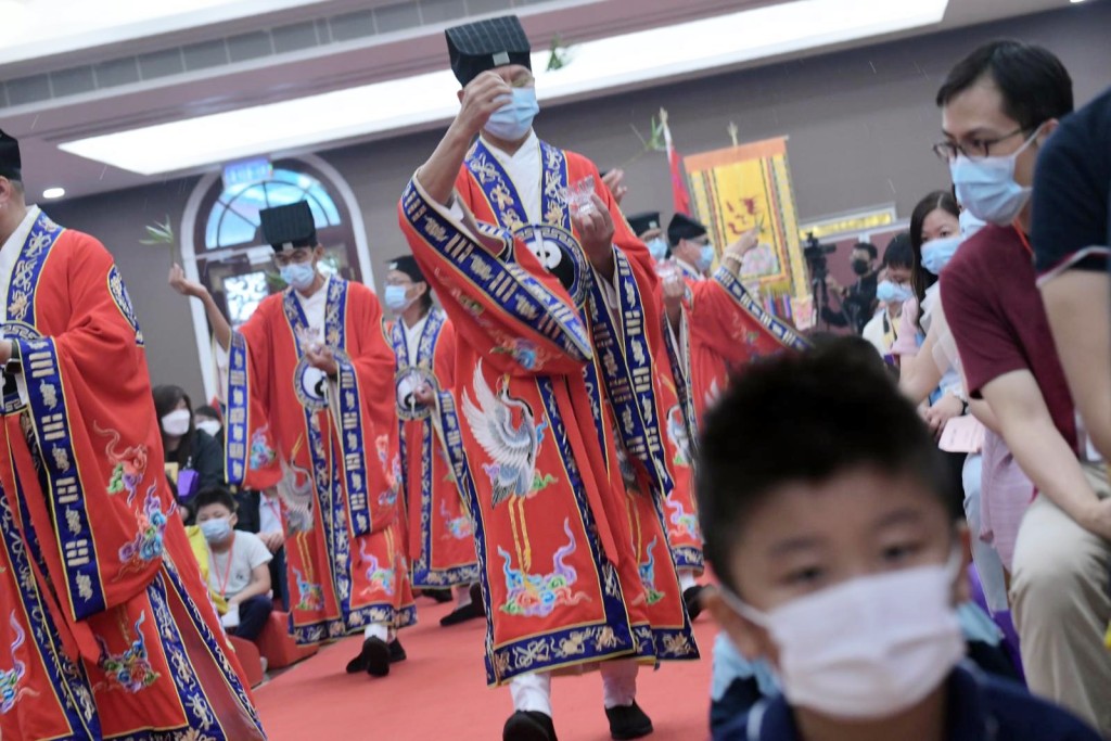 嗇色園舉辦黃大仙師上契結緣儀式。