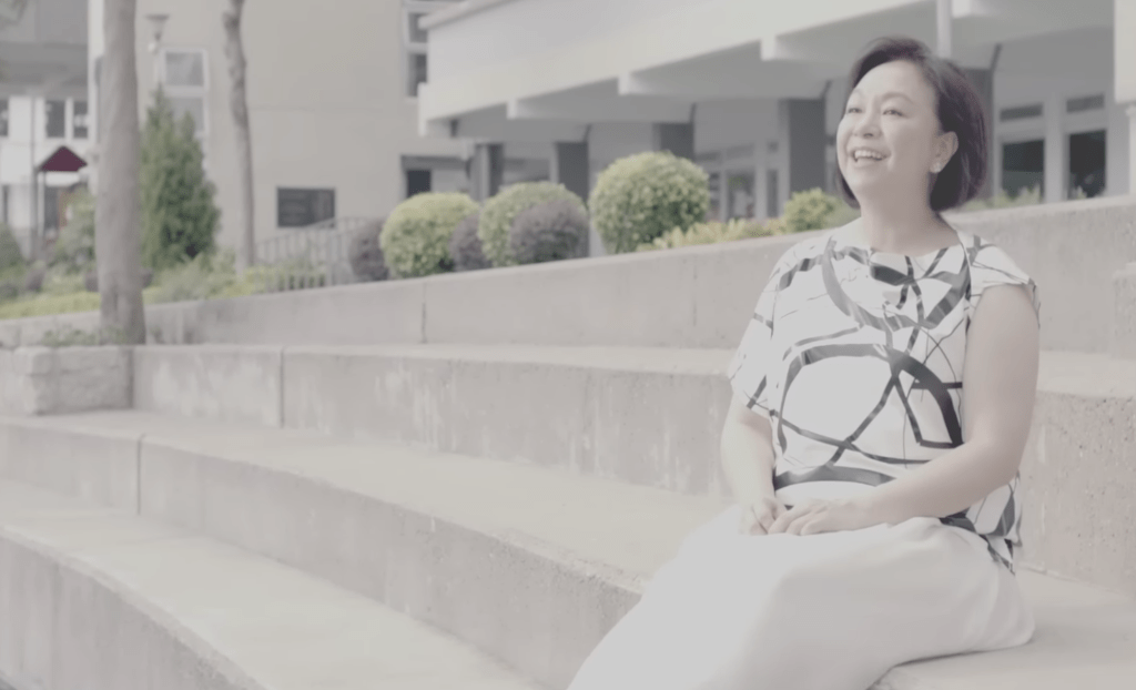 當年民生書院90周年校慶時，校友陳秋霞便特別撰寫了一曲《光與生命》。