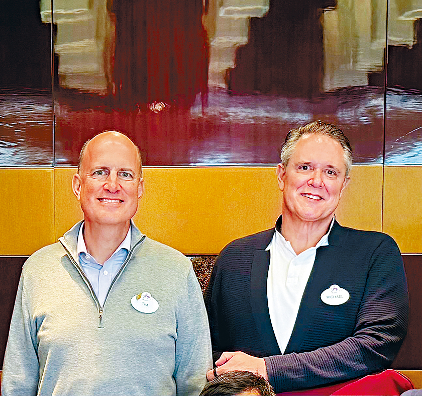 左起：施保添（Tim Sypko）、莫偉庭（Michael Moriarty）。