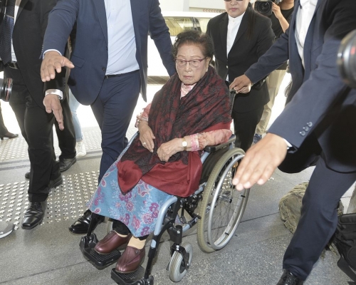 鷹君集團創辦人羅鷹石的遺孀羅杜莉君（羅老太）。