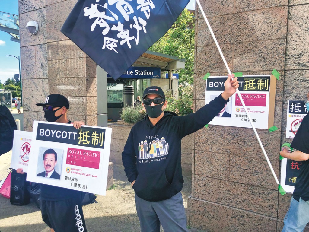 參與集會的陸先生。加拿大星島日報