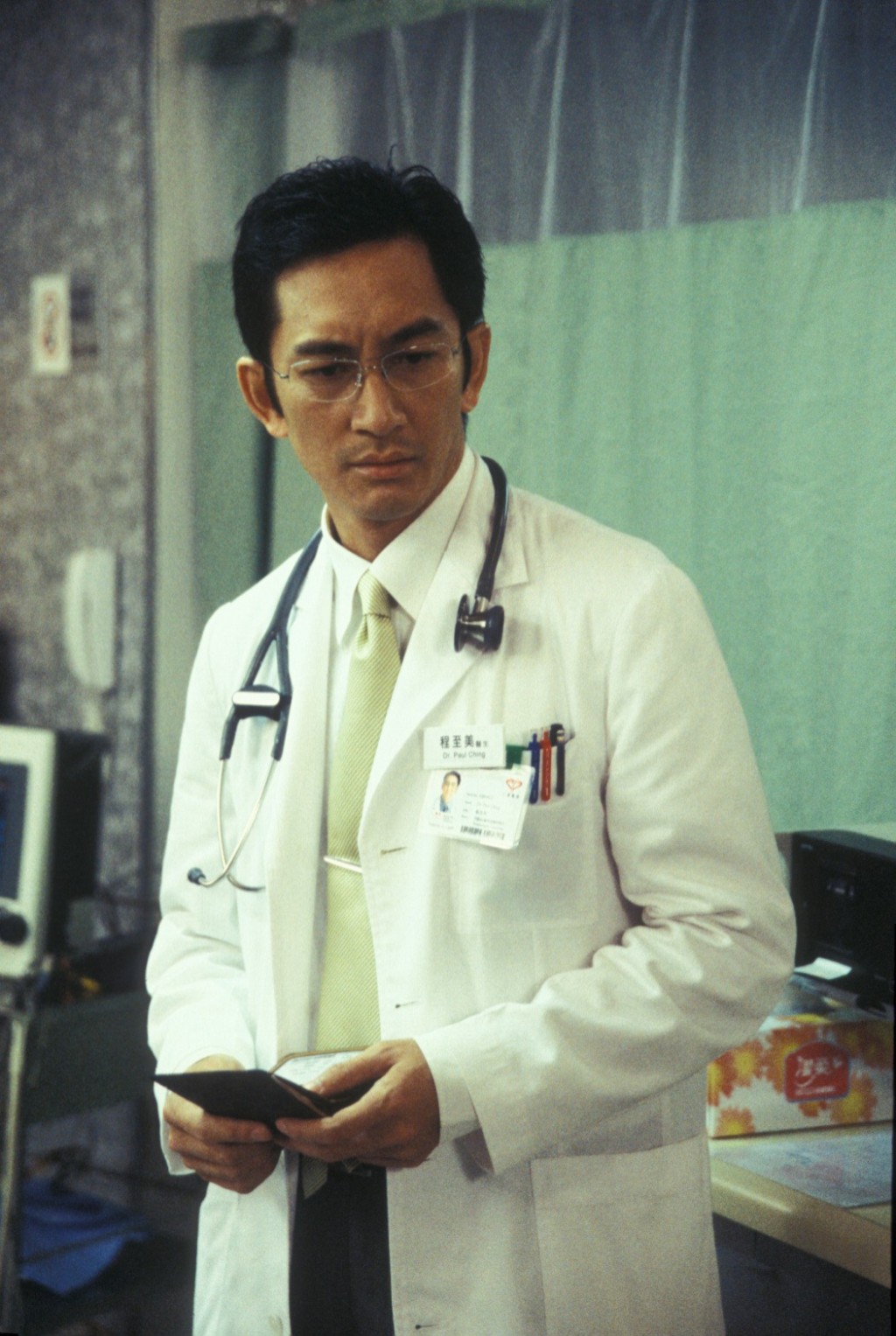 吳啟華1998年拍攝《妙手仁心》創造事業高峯。