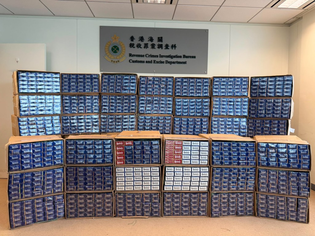 海關檢獲的68萬支私煙,市值約310萬元。 海關檢獲的68萬支私煙,市值約310萬元。