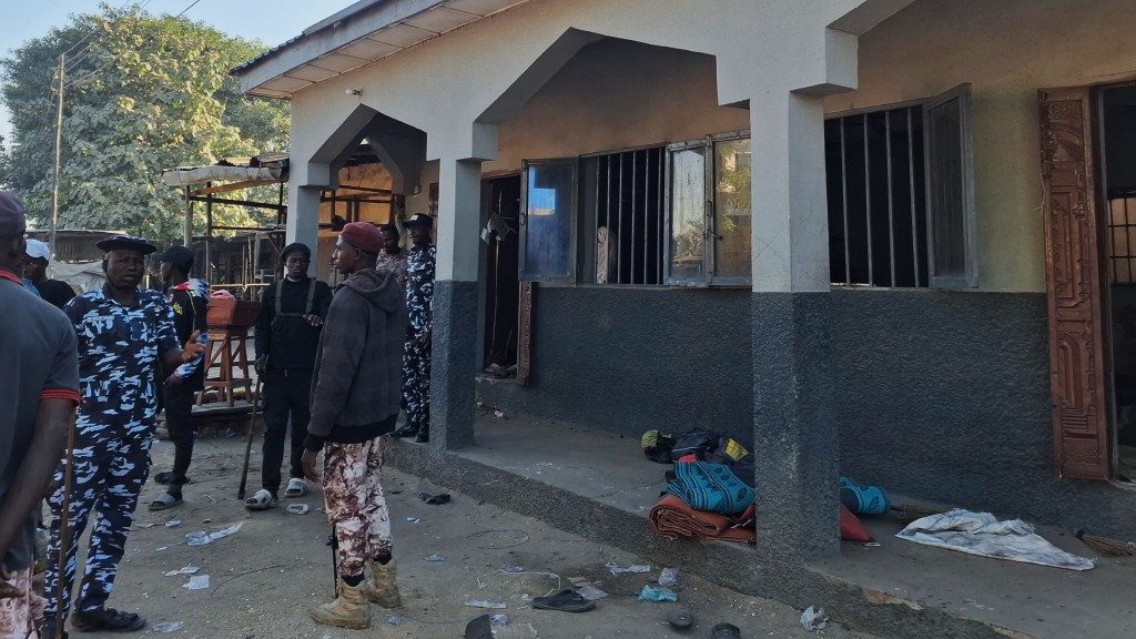 尼日利亞邁杜古里清真寺晚禱時段發生爆炸,多人死傷。 美聯社 尼日利亞邁杜古里清真寺晚禱時段發生爆炸,多人死傷。 美聯社