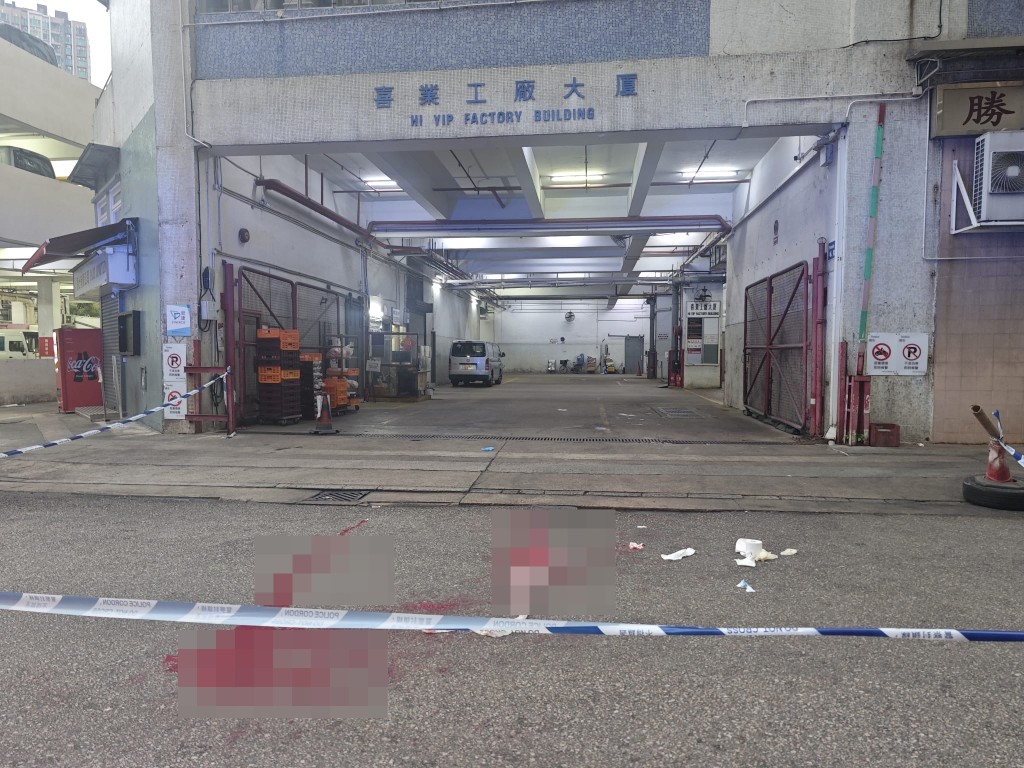 現場遺下大灘血迹。