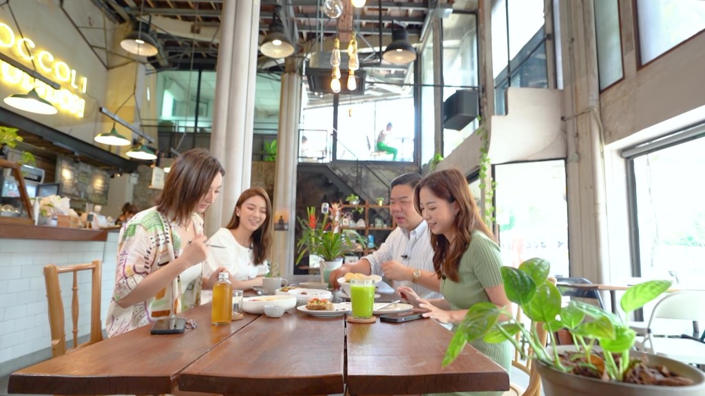 高 Ling 与三位拍档于曼谷寻找新派的泰式素菜餐厅。