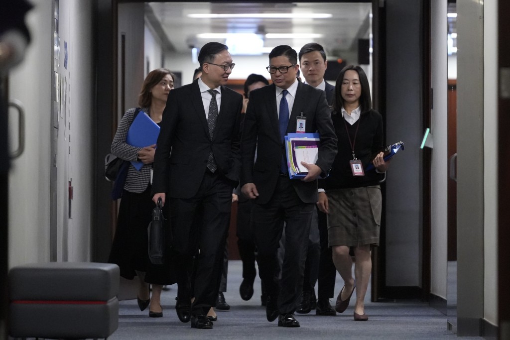 多位议员在会上关注23条立法后的教育与宣传工作，建议应变反驳队继续工作。刘骏轩摄