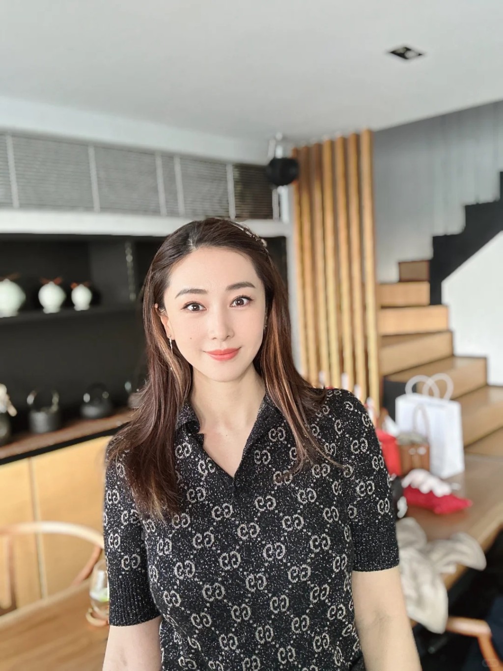 賈曉晨雖然已是兩女之母,但保養得宜,看不出已經43歲 賈曉晨雖然已是兩女之母,但保養得宜,看不出已經43歲