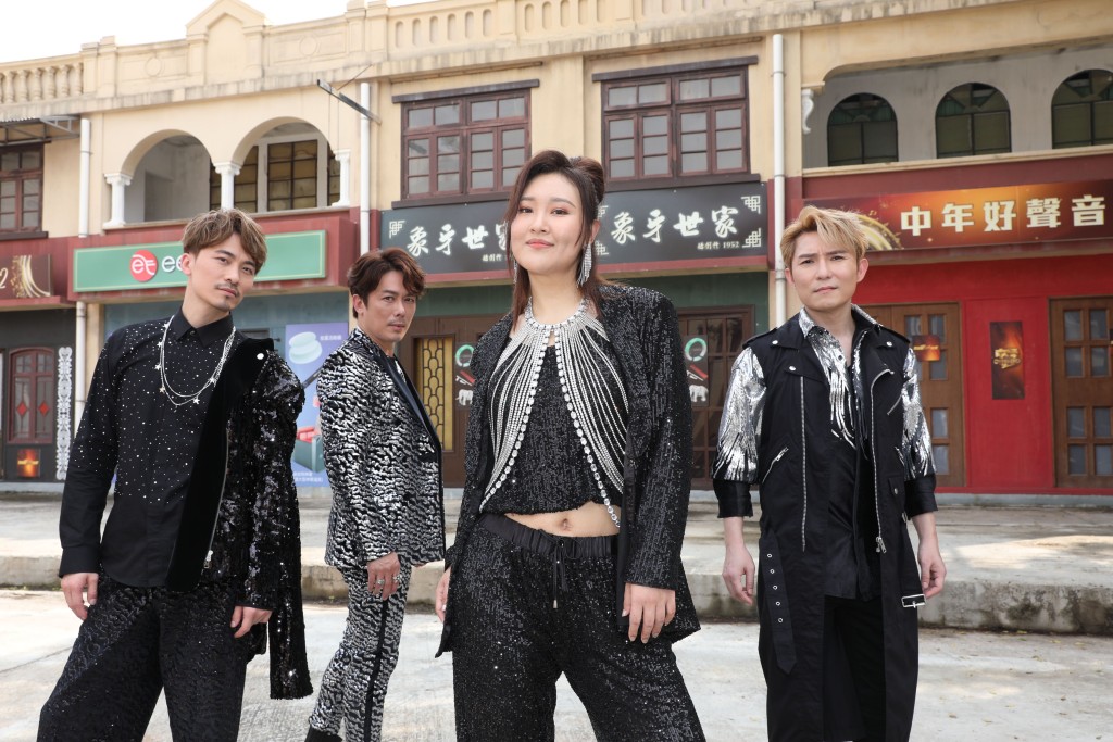 「中2生」黄剑文、Brian、安雅希及刘威煌为TVB拍《隆重登场》MV。
