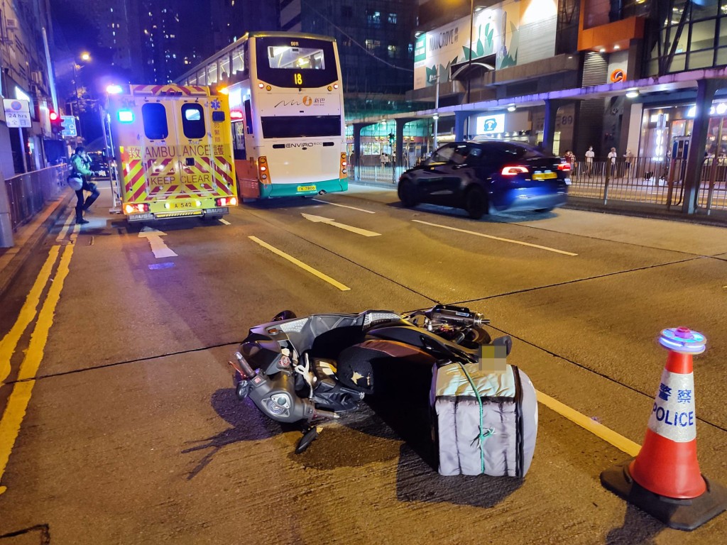 一辆电单车沿英皇道行驶期间撞倒一名横过马路的女子。
