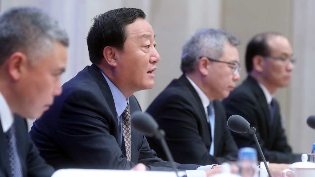 2019年張務鋒（左二）出席《中國的糧食安全》白皮書新聞發布會。 中新社