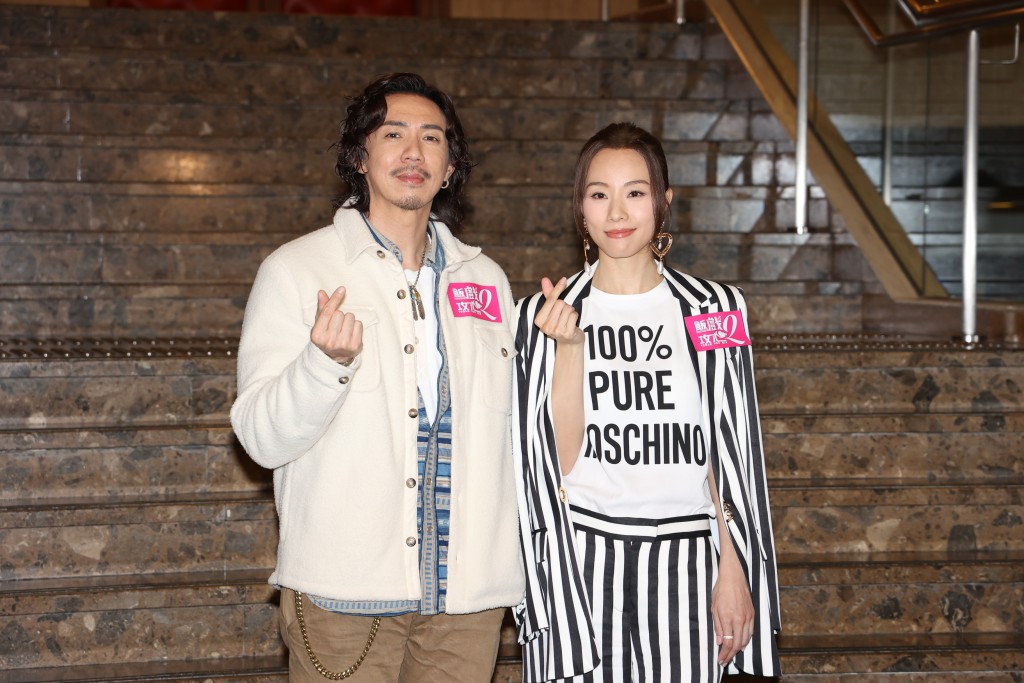 張繼聰、鄧麗欣合作拍攝電影《飯戲攻心》系列演情侶。