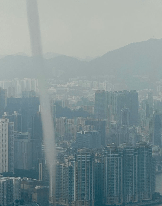 政府飛行服務隊今日執勤期間途經維港，親身目睹水龍捲在維港出現。飛行服務隊ig圖片