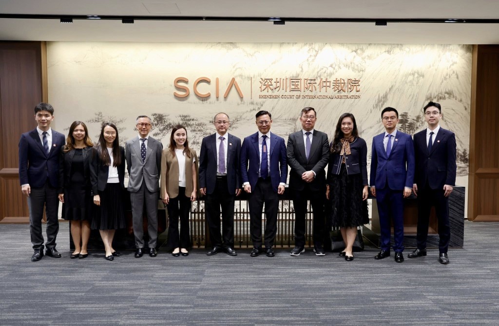 張國鈞和團隊在深圳會晤深圳國際仲裁院院長劉曉春,探討港深兩地體育爭議解決領域發展和協作。張國鈞fb 張國鈞和團隊在深圳會晤深圳國際仲裁院院長劉曉春,探討港深兩地體育爭議解決領域發展和協作。張國鈞fb