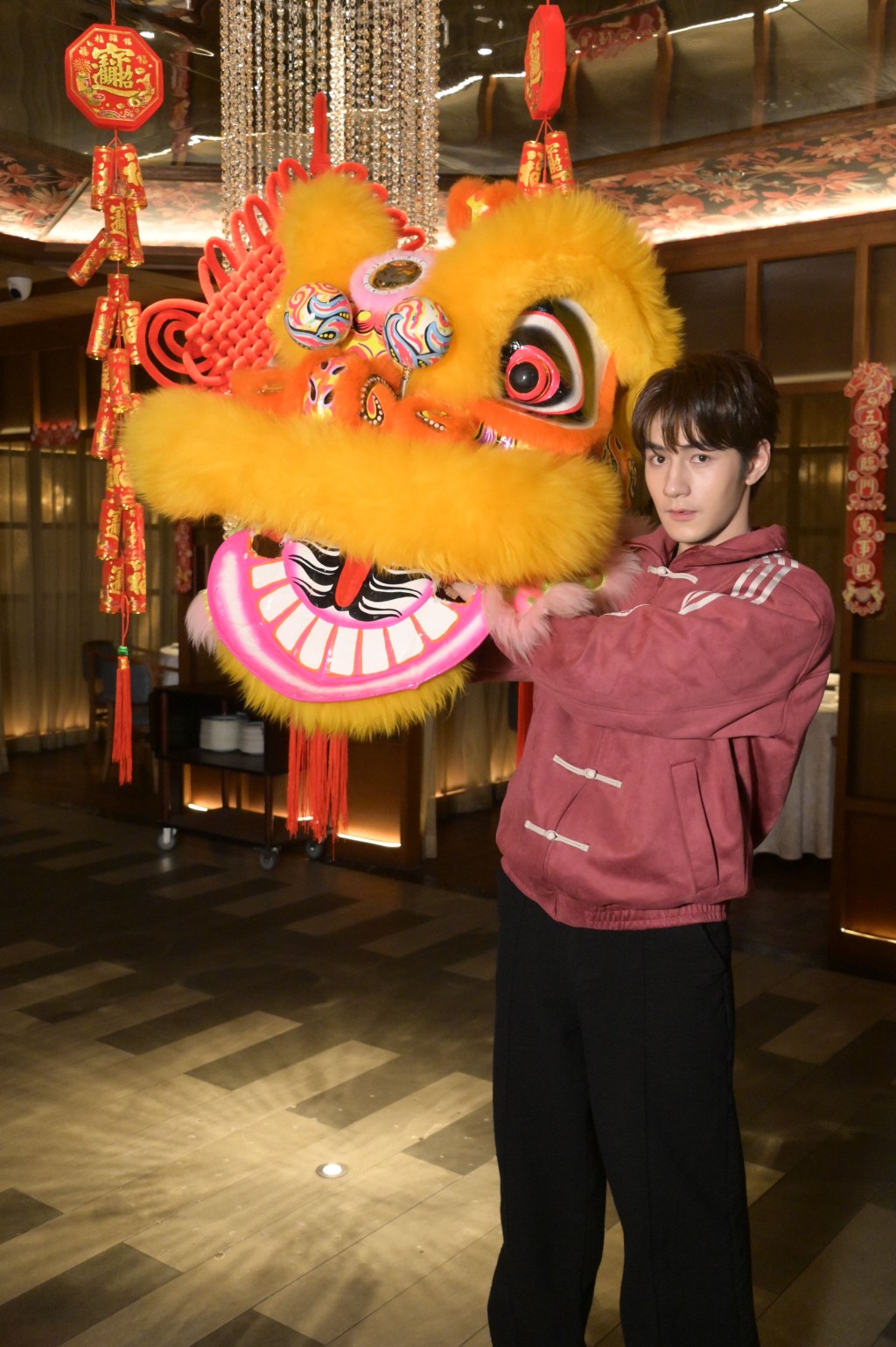 Jeffrey向歌影视三栖发展，搞埋自家生意。