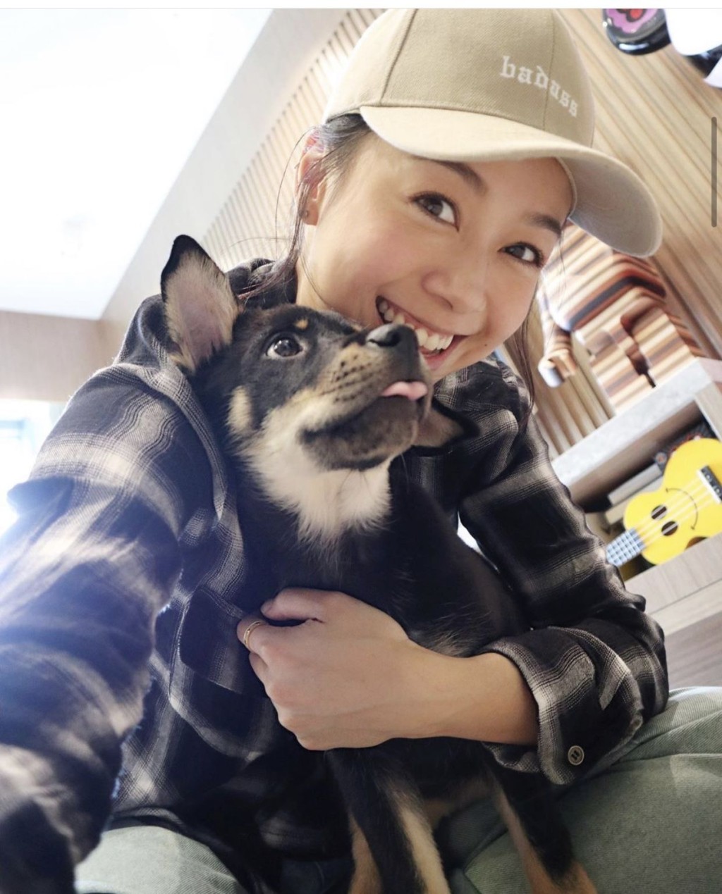 泥鯭有緋聞女友黃心穎係咪幫到唔少手呢?