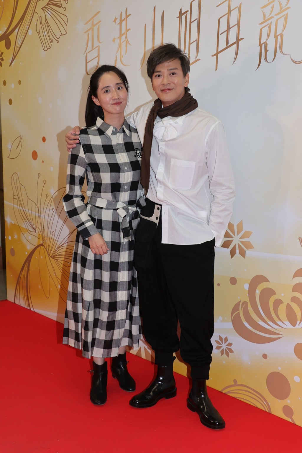 東東帶埋老婆一齊嚟。