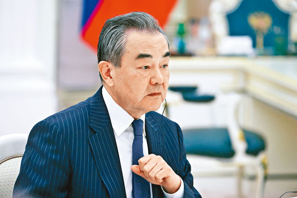 王毅批評美方借氣球事件抹黑中國。