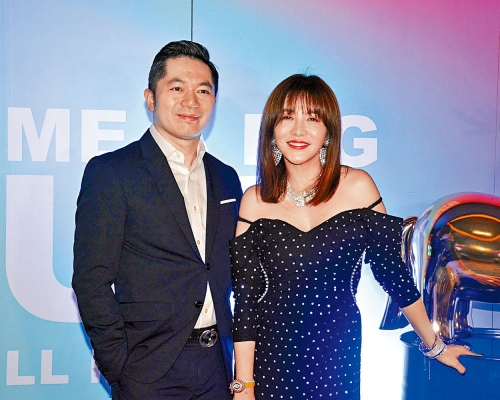 胡曦文帶同男友現身，一臉甜蜜表情。