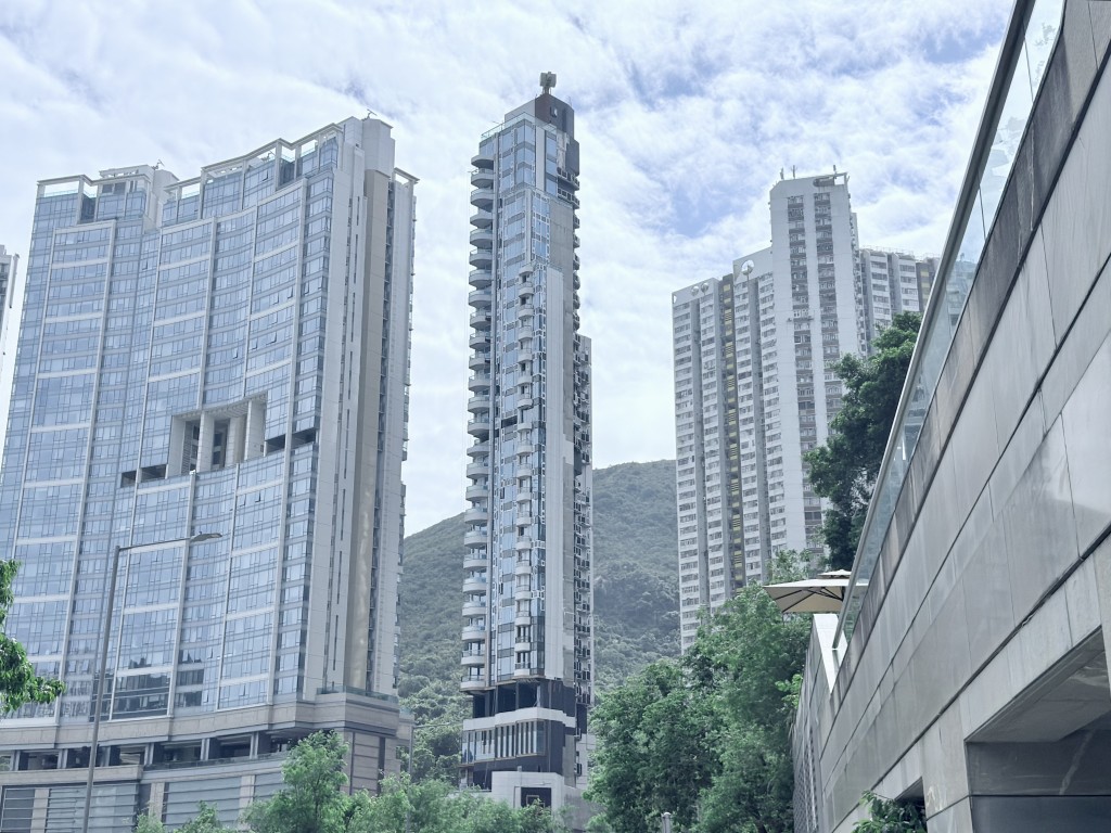 璟南亦部署推售，将于今日展示现楼示范单位，整个项目只有38伙。